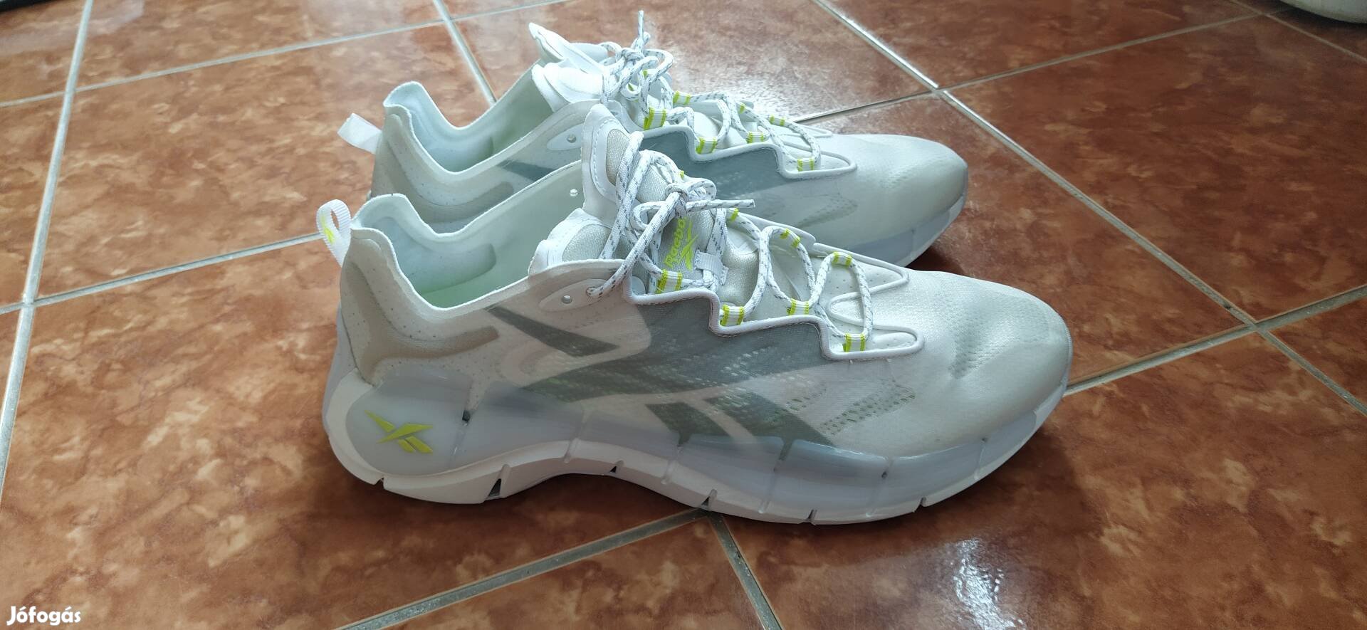 Új Reebok  sportcipő 47