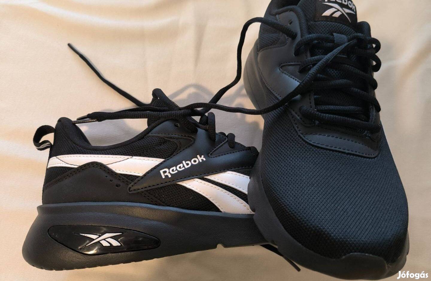 Új Reebok cipő 41-s méretben eladó