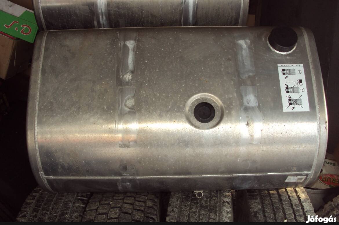 Új Renault T üzemanyag tank
