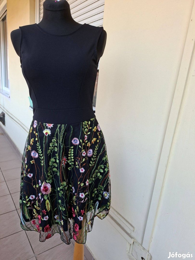 Új SM ,alul tüll és himzett gyönyörű alkalmi női ruha