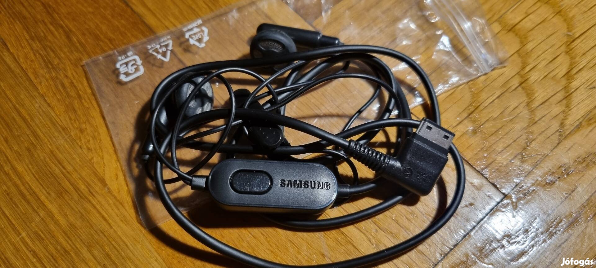 Új Samsung mikrofonos fülhallgató