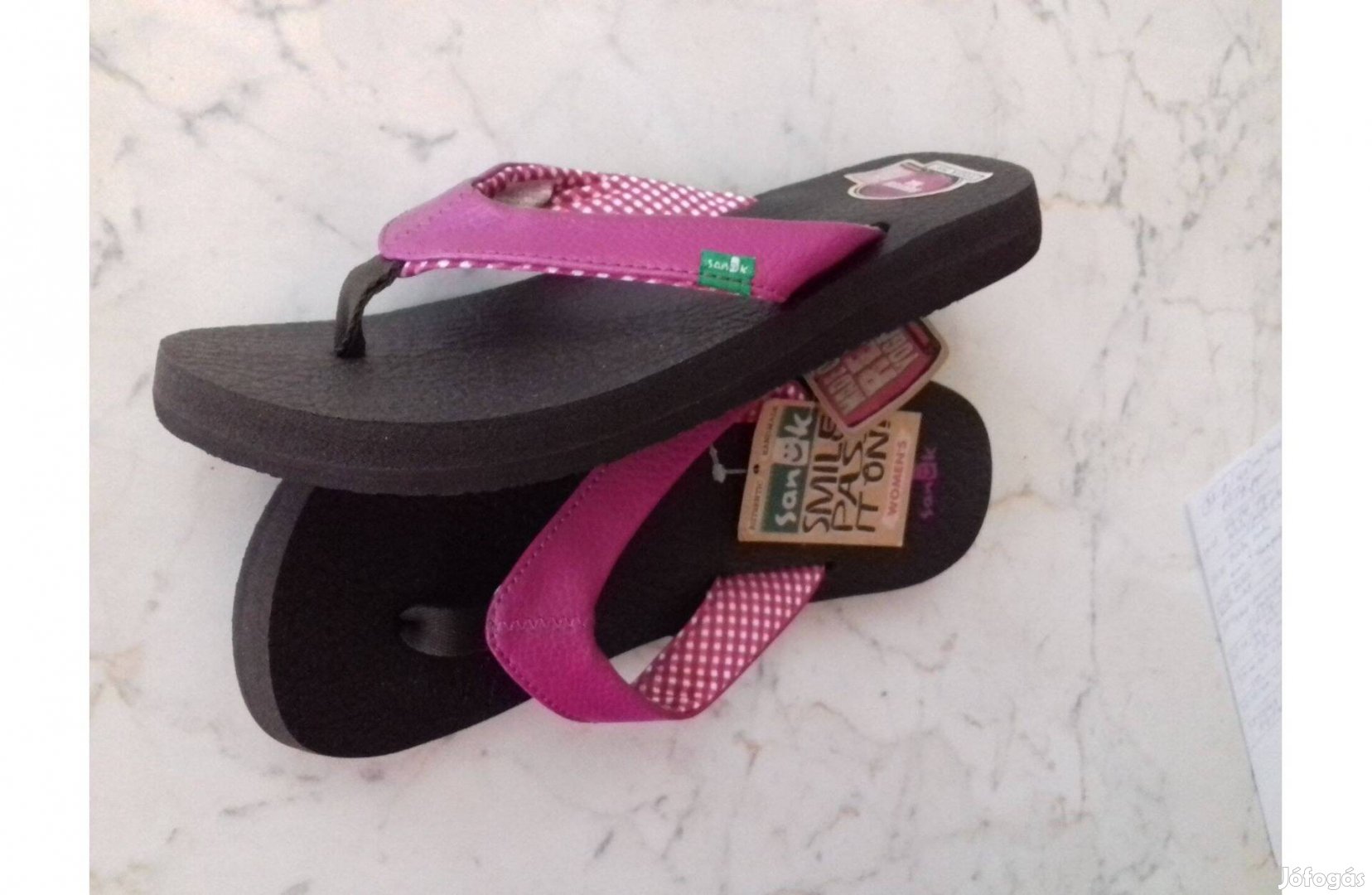 Új Sanük flip-flop amerikai papucs, Magenta pántos, fekete talppal 37