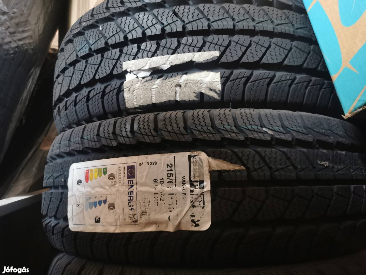 Új Semperit 215/65 15C téli gumi garnitúra eladó 