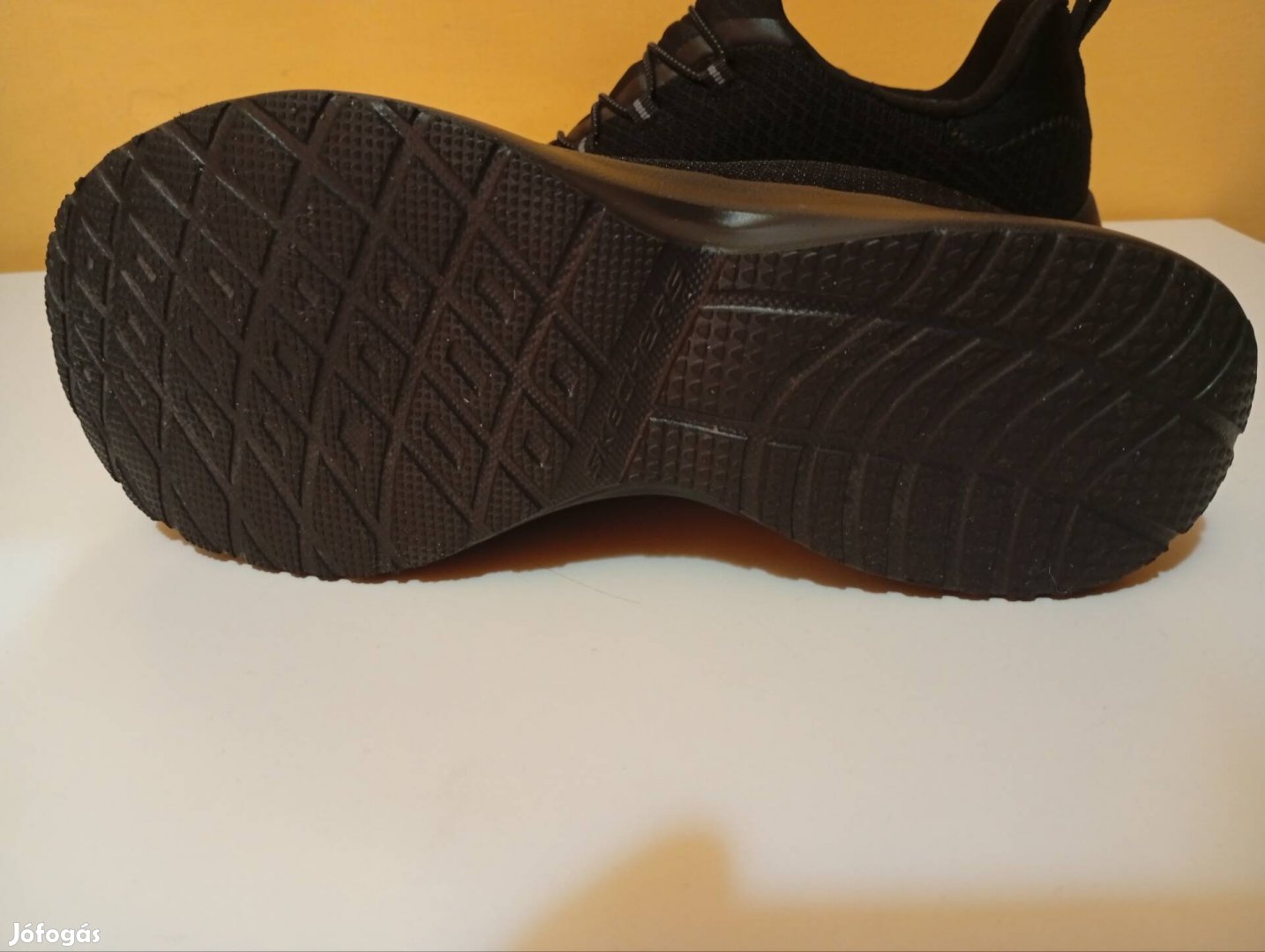 Új Skechers 38-as sportcipő