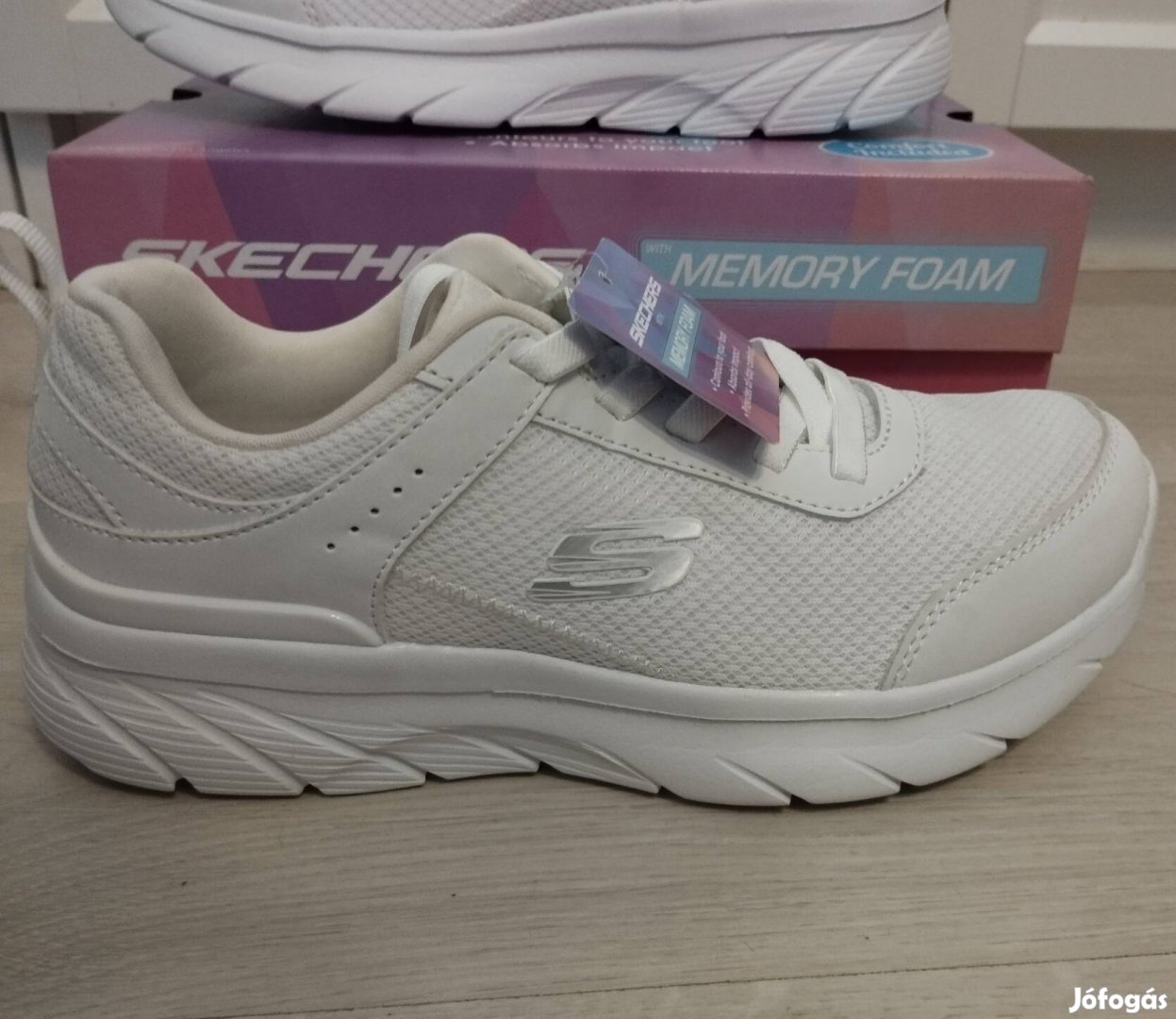 Új Skechers női cipő 37 méretben 