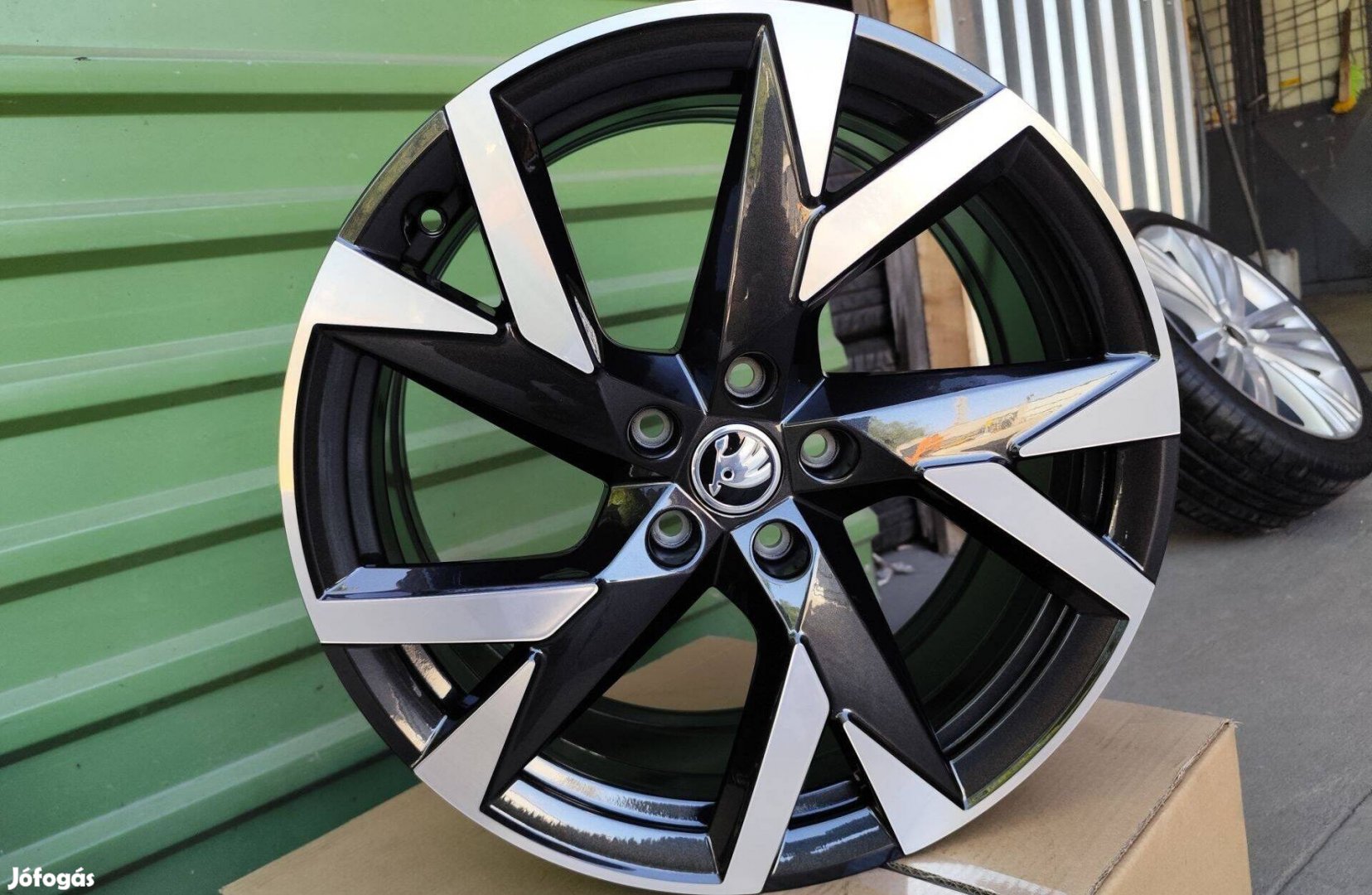 Új Skoda Superb VW Passat b8 b9 gyári alufelni 5x112 19"