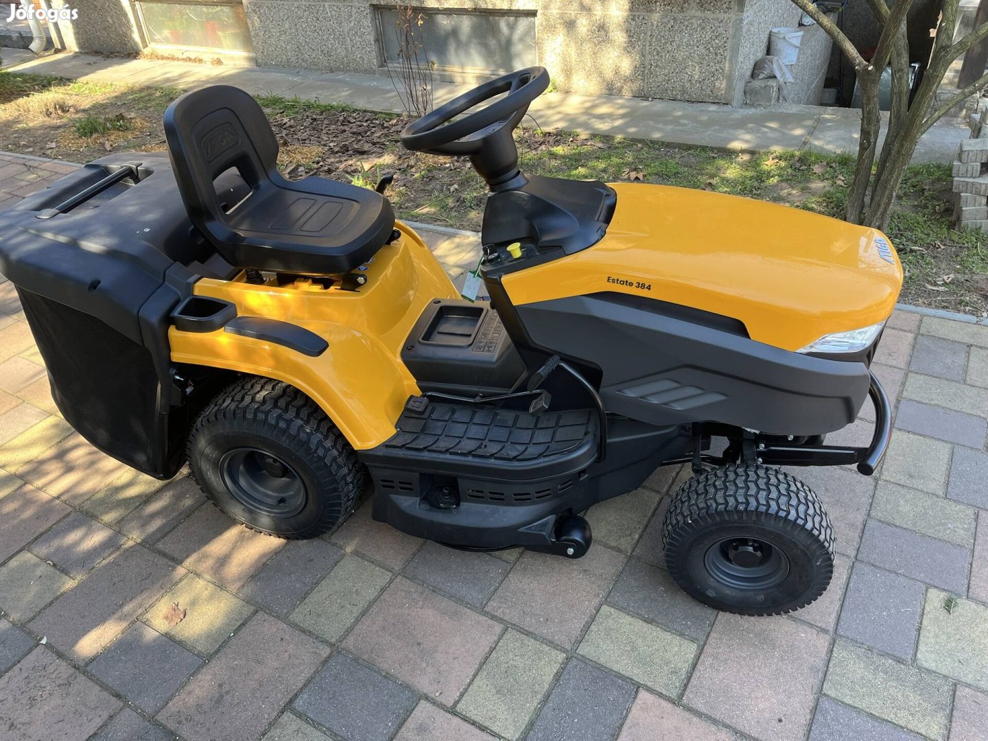 Új Stiga fűnyíró traktor fűnyírótraktor