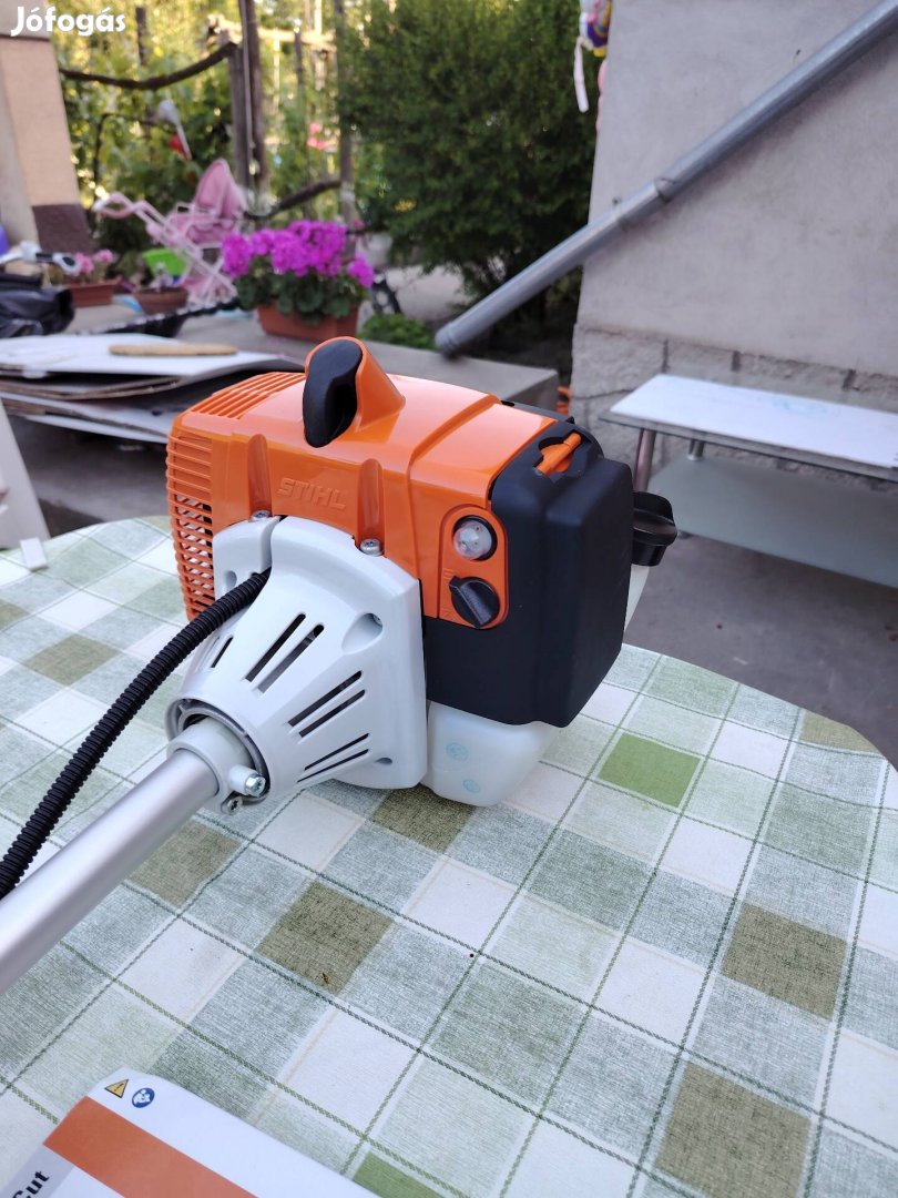 Új Stihl Fs 120 típusú benzinmotoros fűkasza/bozotvágó. 