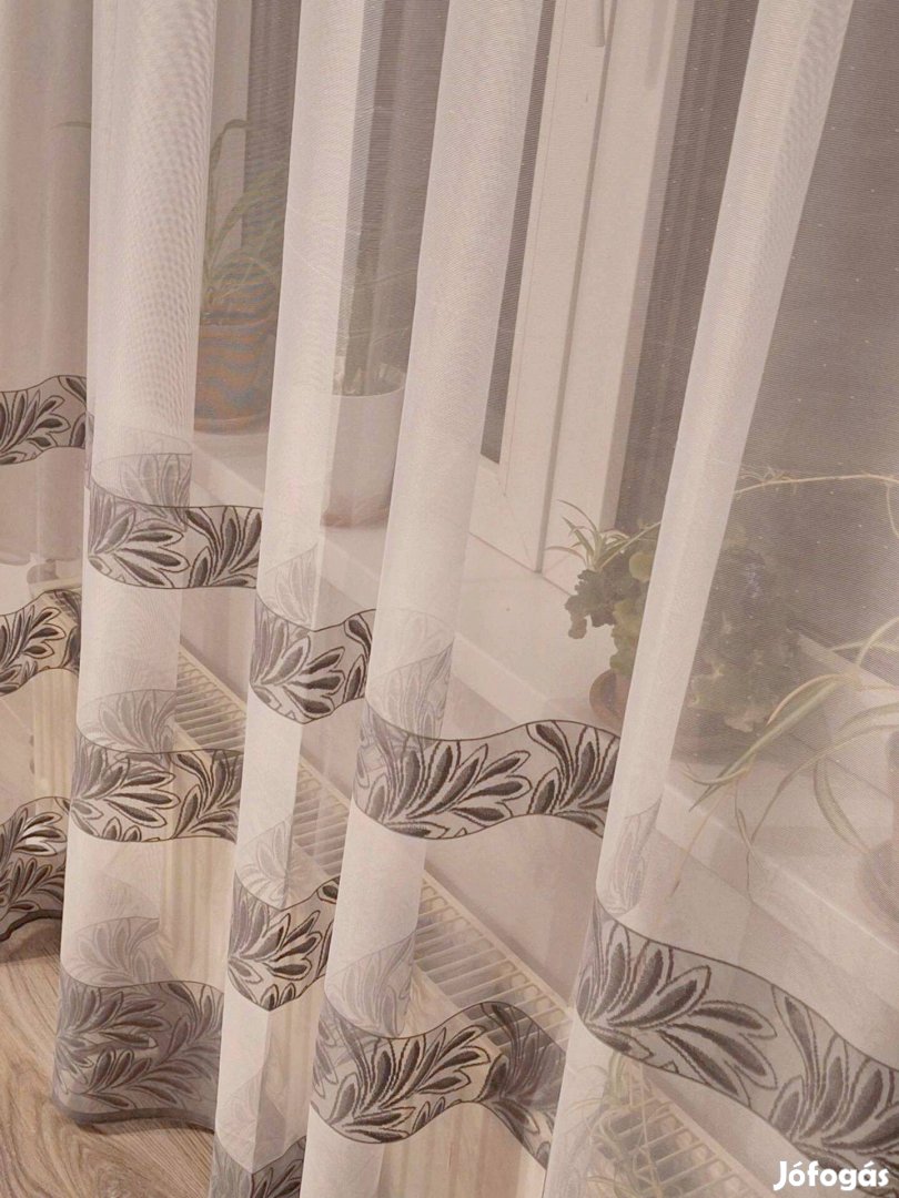 Új Szürke levél mintás bordűrös függöny 250 cm hosszú
