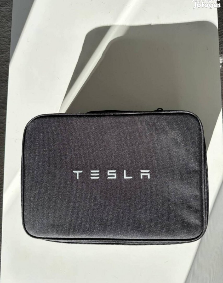 Új Tesla 3 Model vonóhorog. 