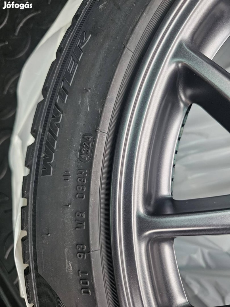 Új Tesla Model 3 18" Photon kerék pirelli 