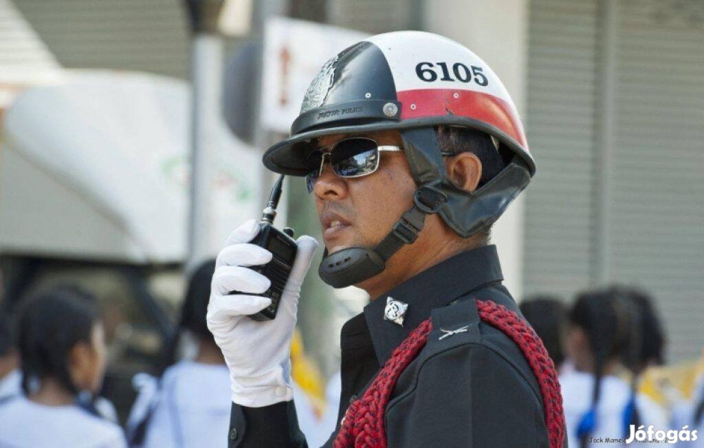 Új Thai motoros rendőr bukósisak állítható méret S-XL-s között