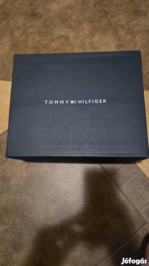 Új Tommy Hilfiger 45ös teli/tavaszi/őszi bakancs eladó 