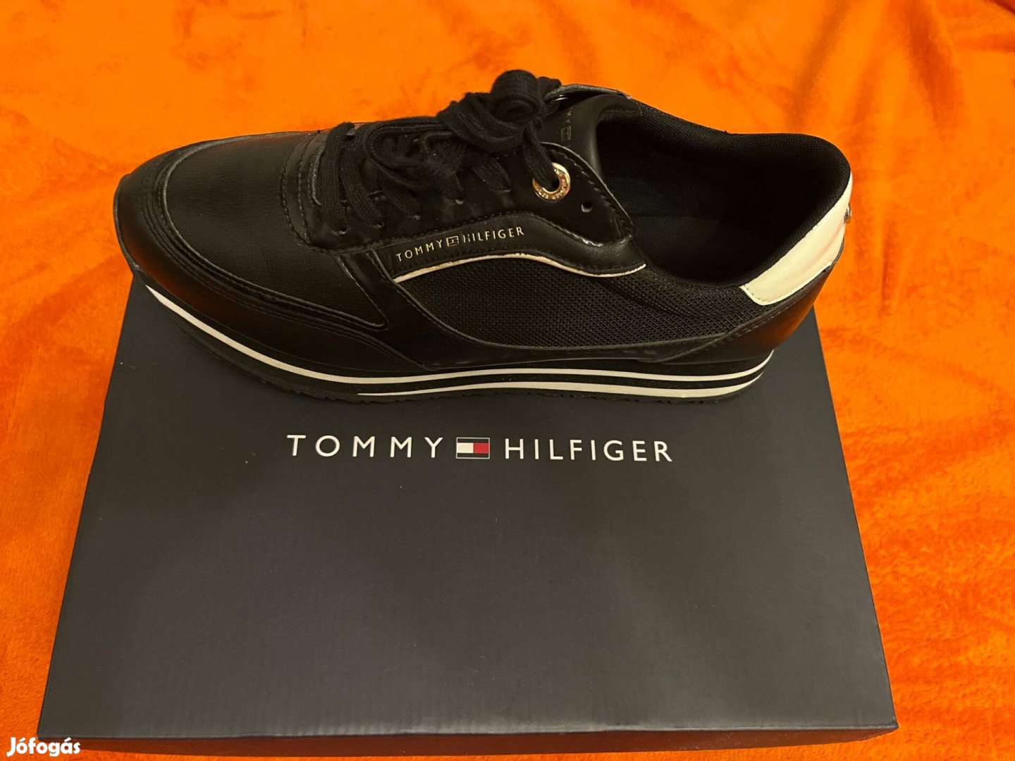 Új Tommy Hilfiger fekete-arany női sportcipő 41 41-es!
