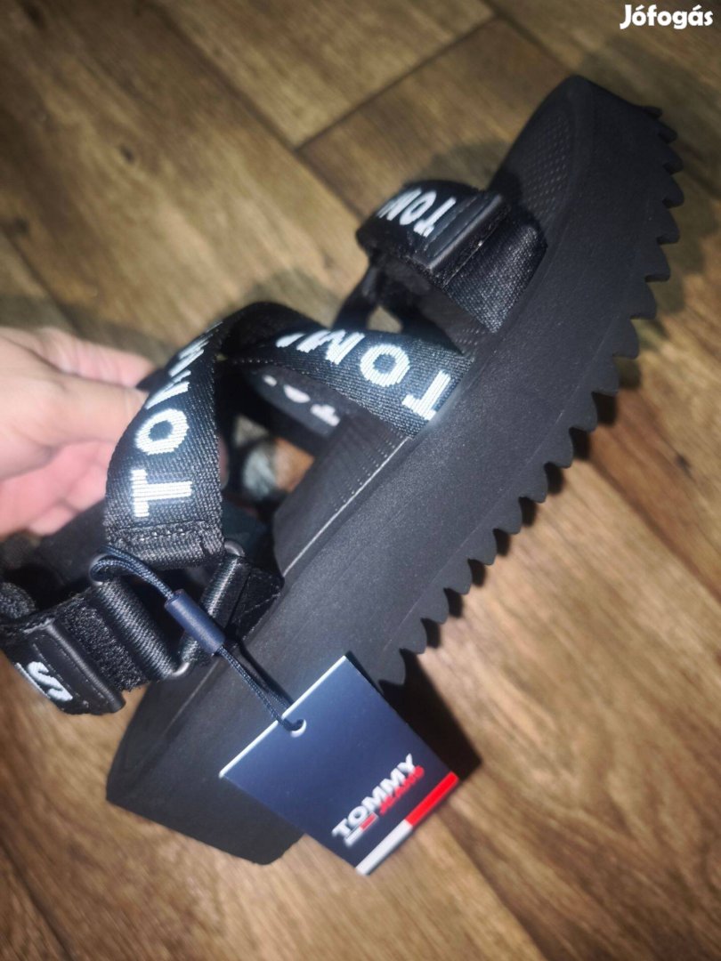 Új Tommy Hilfiger szandál - 39