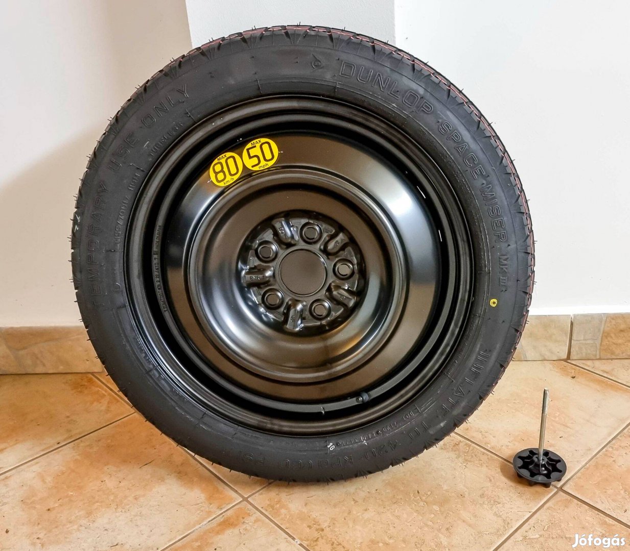 Új Toyota Camry mankókerék, szőnyegszett és hólánc eladó