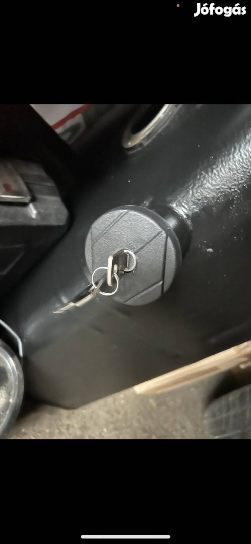 Új Toyota Dyna tanksapka zárható 