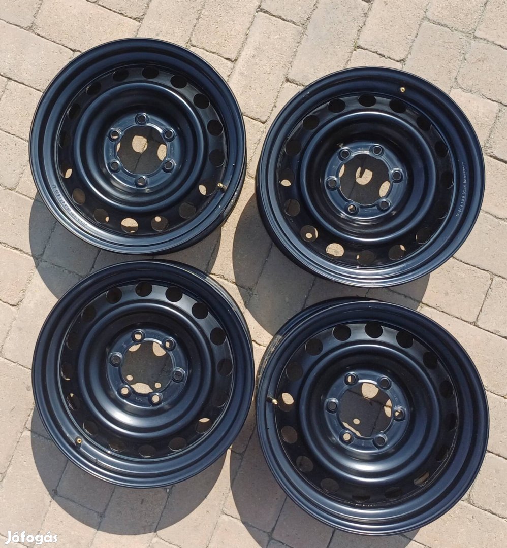 Új Toyota Hilux gyári 17" lemezfelni acél felni acélfelni