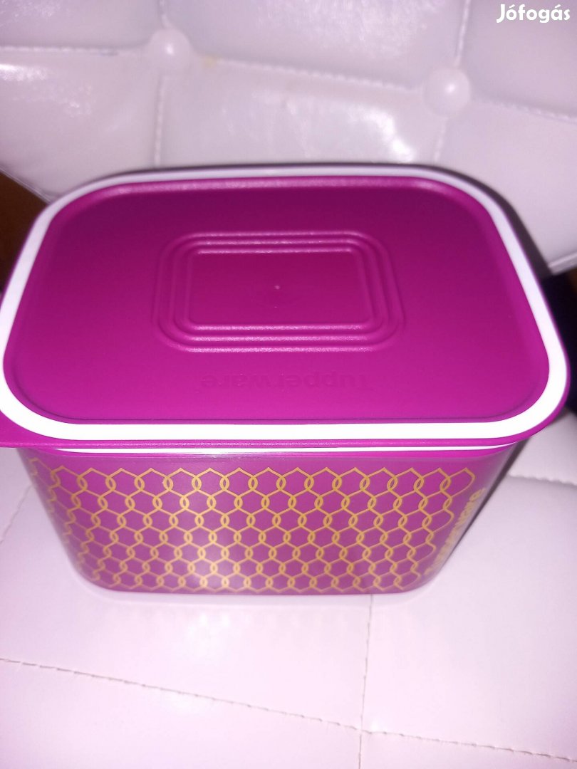 Új Tupperware magenta tároló