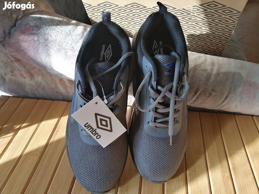 Új Umbro edzőcipő 37,5