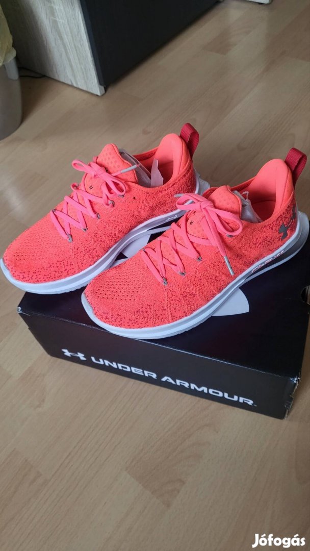 Új Under Armour Flow Velociti 3 cipő 38,5