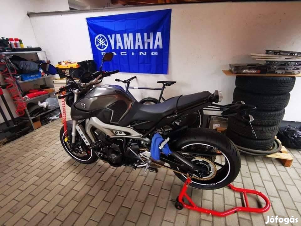 Új Yamaha zászló 