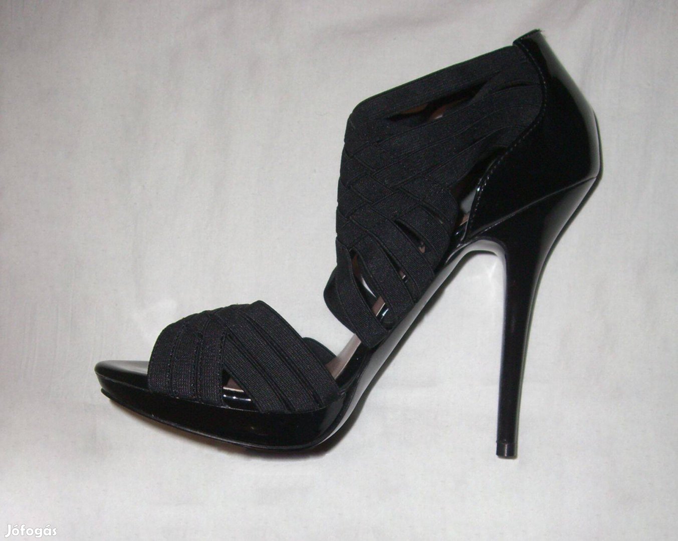 Új Zara fekete platform gumírozott tűsarkú cipő - 38
