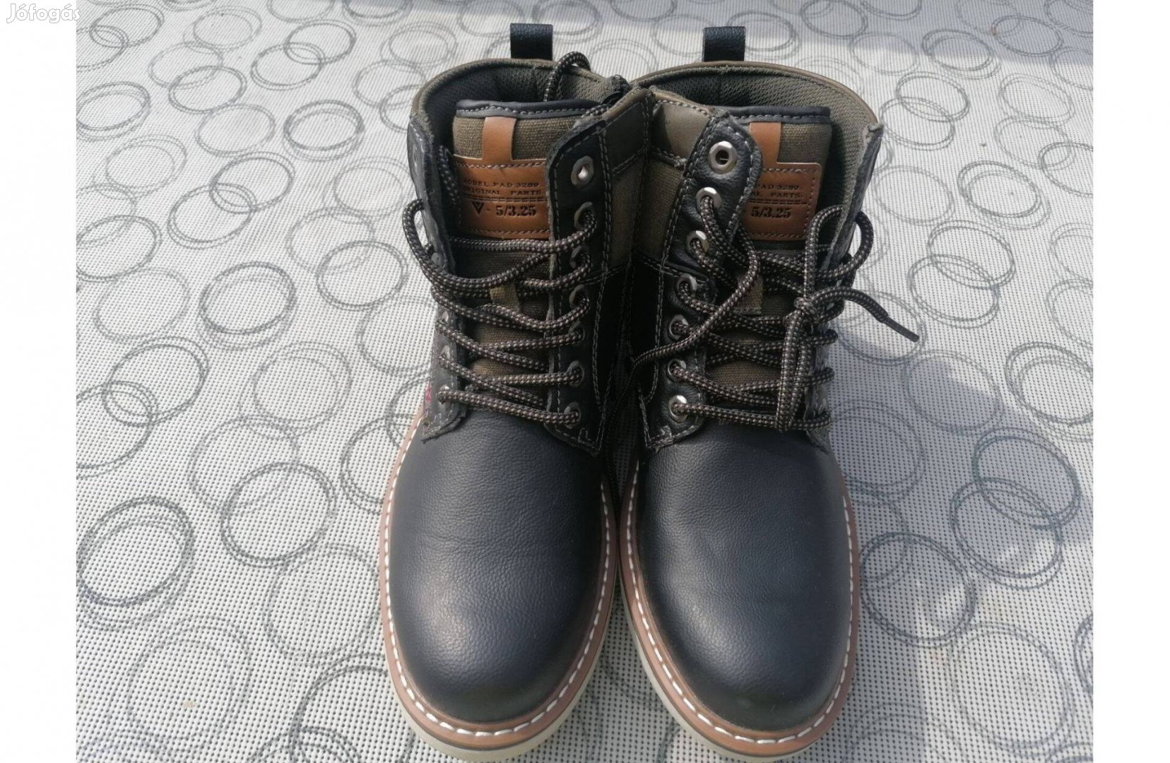 Új, 40-es Venice férfi bakancs eladó!