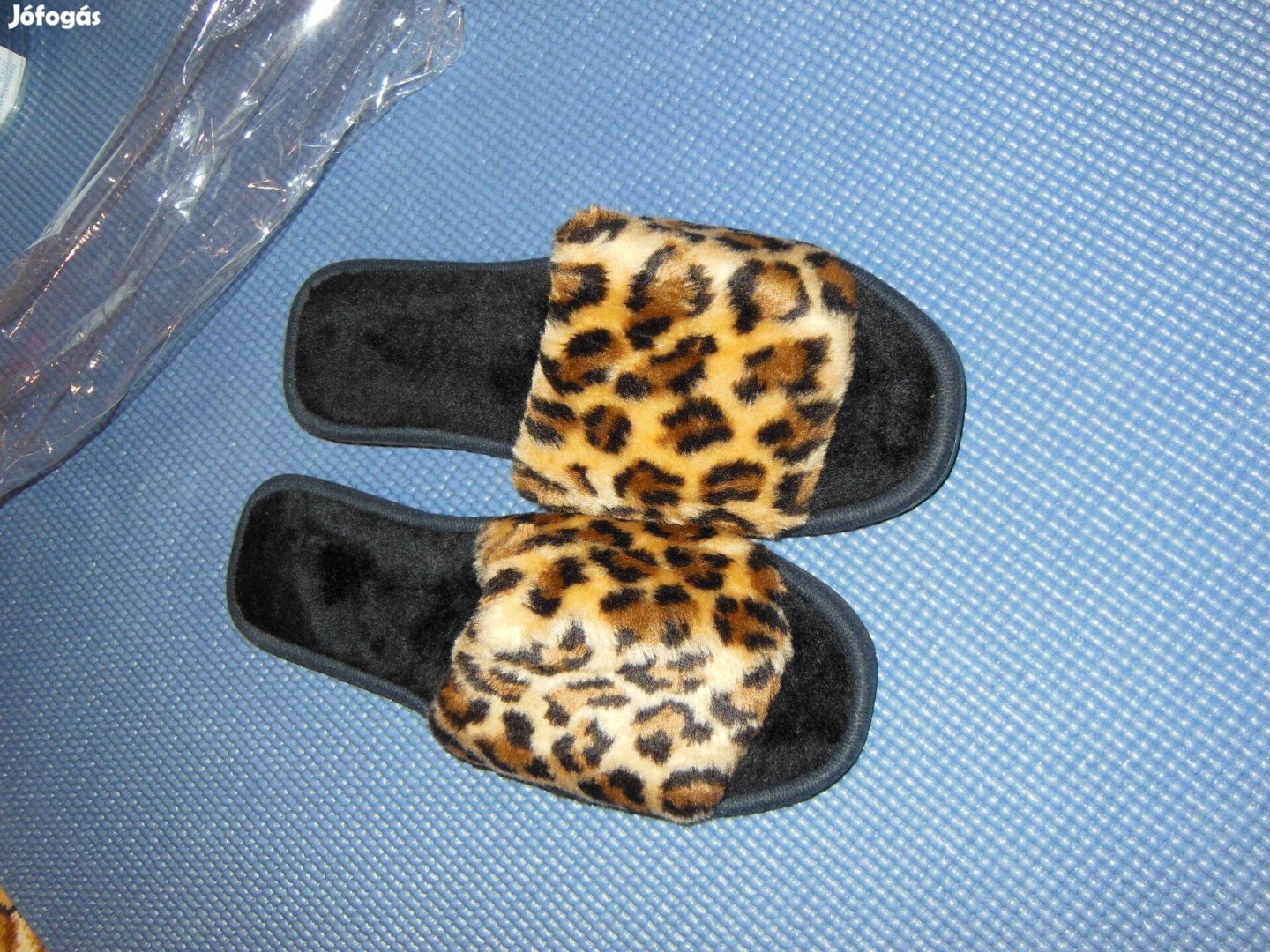 Új, 40-es női házi papucs, leopárd mintás