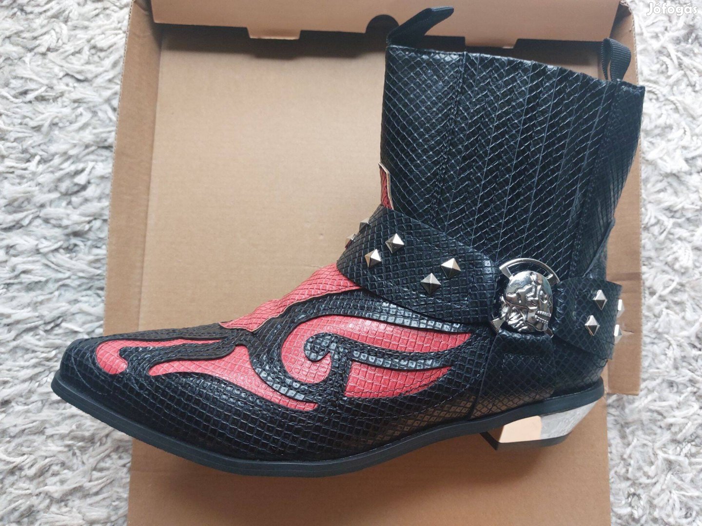 Új, 41-es méretű, unisex, kígyóbőr utánzat, cowboy csizma