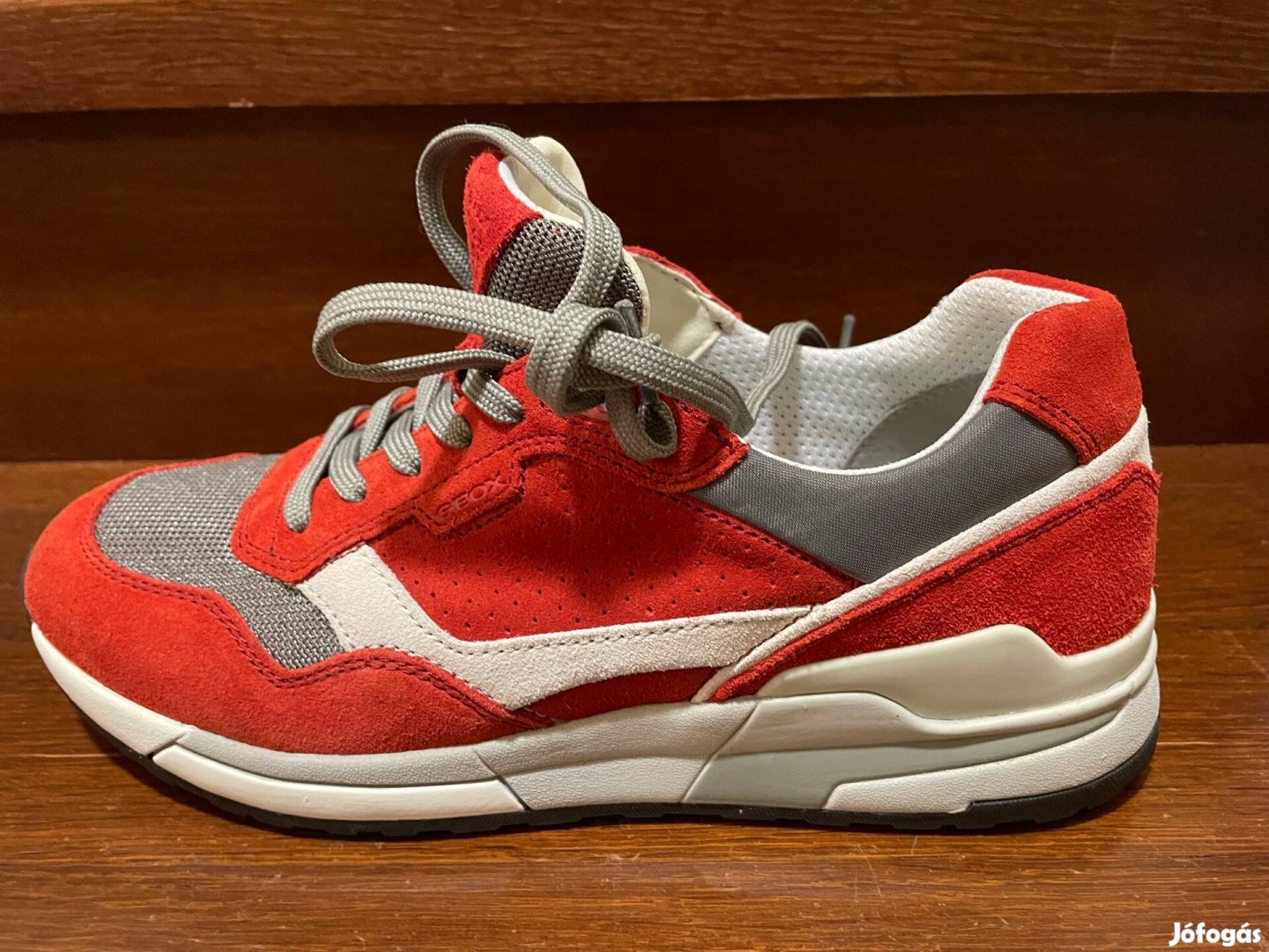 Új, 41 méretű, piros színű Geox cipő