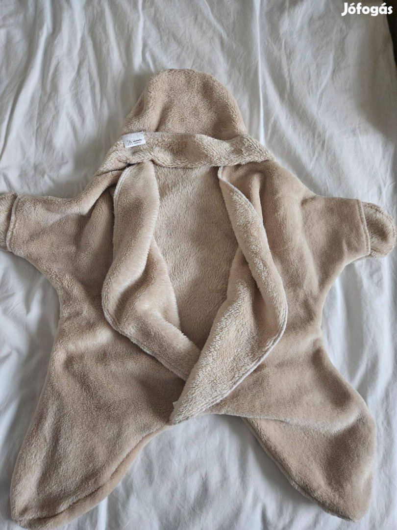 Új, 62 es, eredeti Monelló mogyorószínű baba melegítő