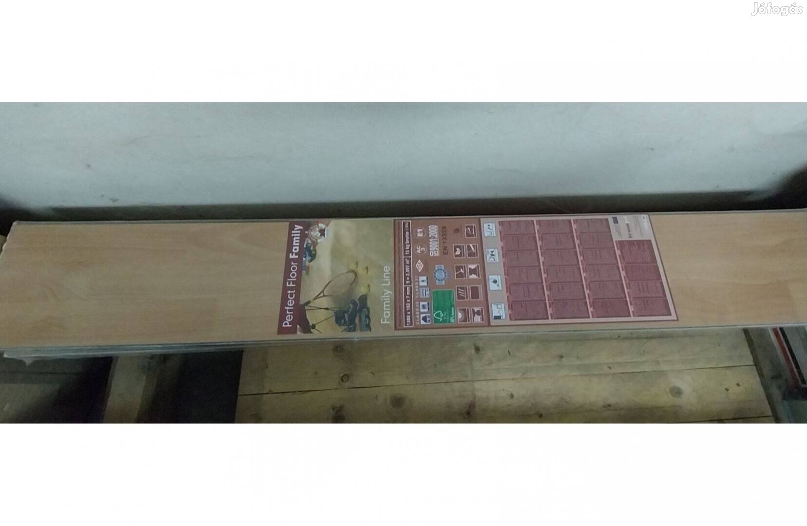 Új! 9,5 m2 bükk színű, laminált padló/parketta (7 mm) + szegőléc