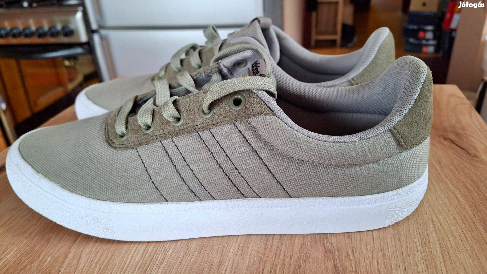 Új! Adidas 44-es cipő
