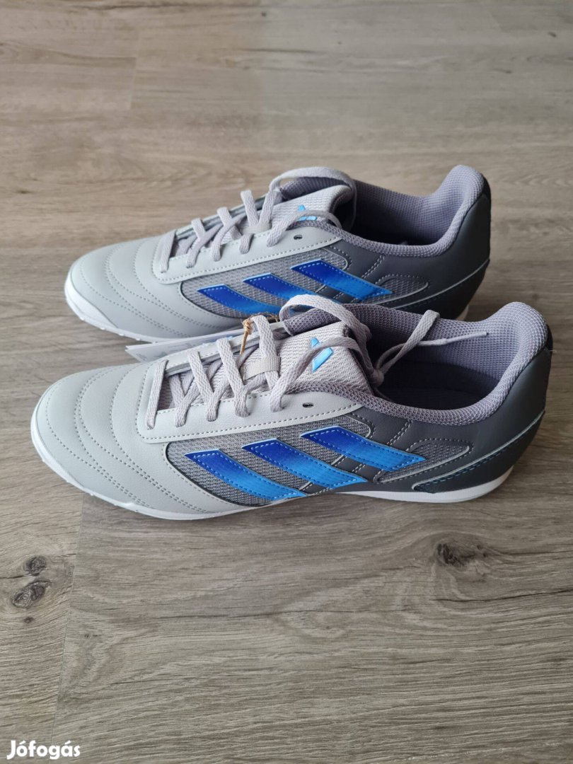 Új, Adidas edzőcipő, 42,5-es