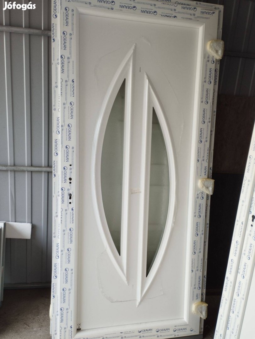 Új! Bejárati ajtó kétüveges 100 x 210 cm