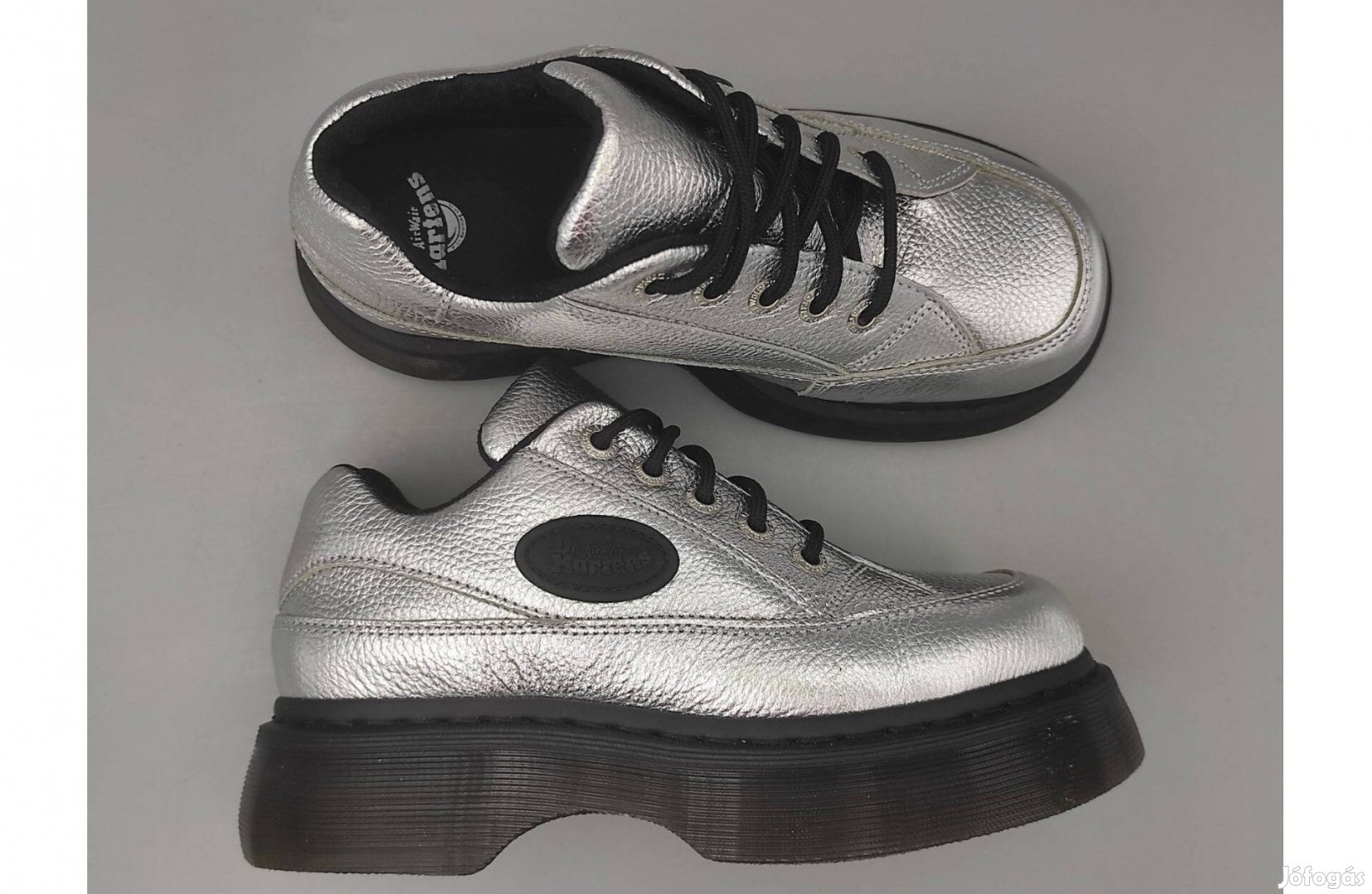 Új! DR. Martens Buzz ezüst bőr cipő, 37 -es