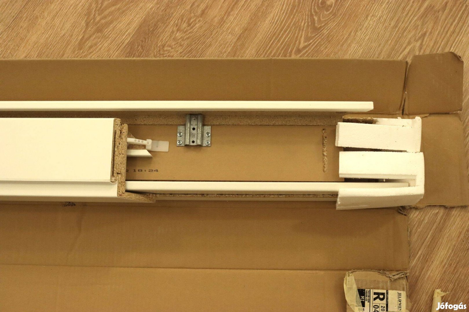 Új! Fehér dekorfóliás Bauhaus ajtótok 90x210 jobbos