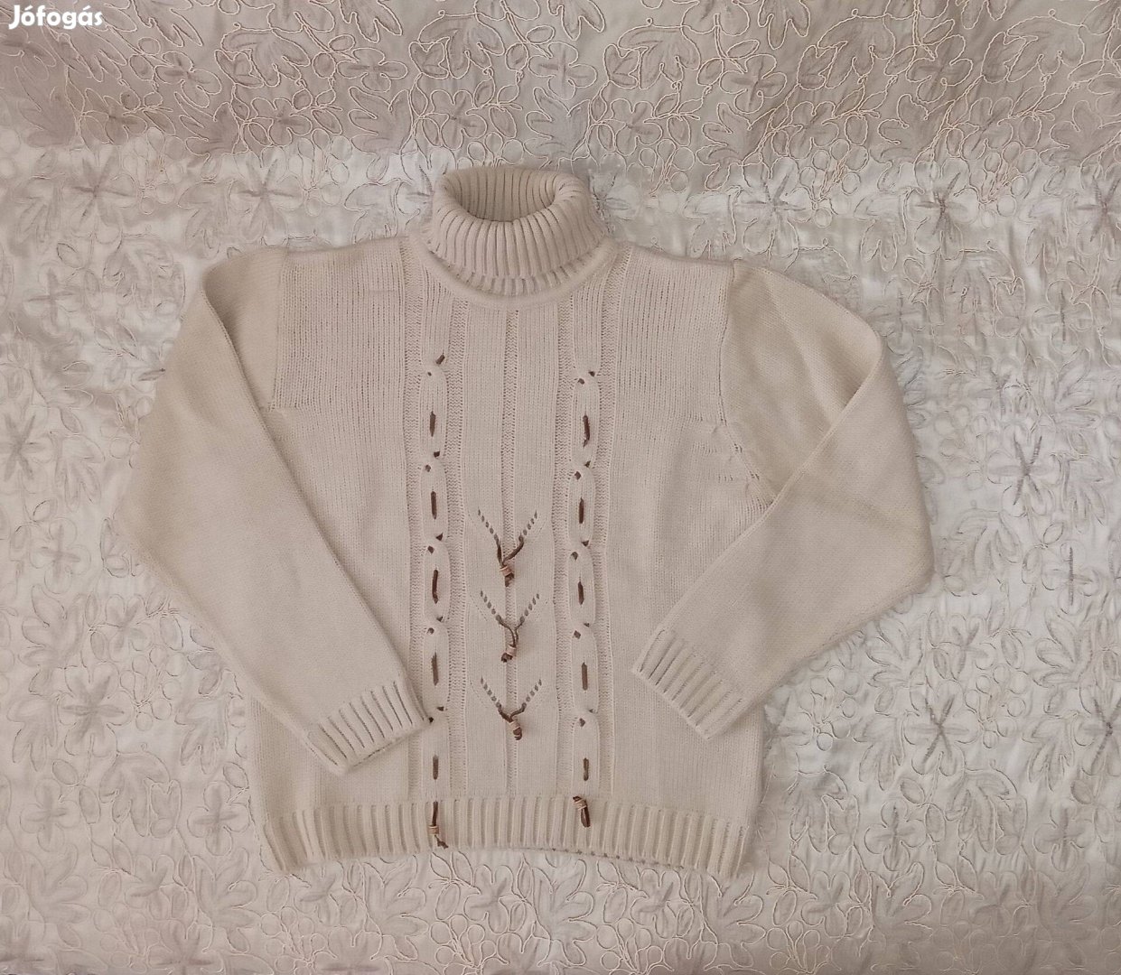 Új -Kötött női pulóver - garbó nyakkal bőrszíjakkal