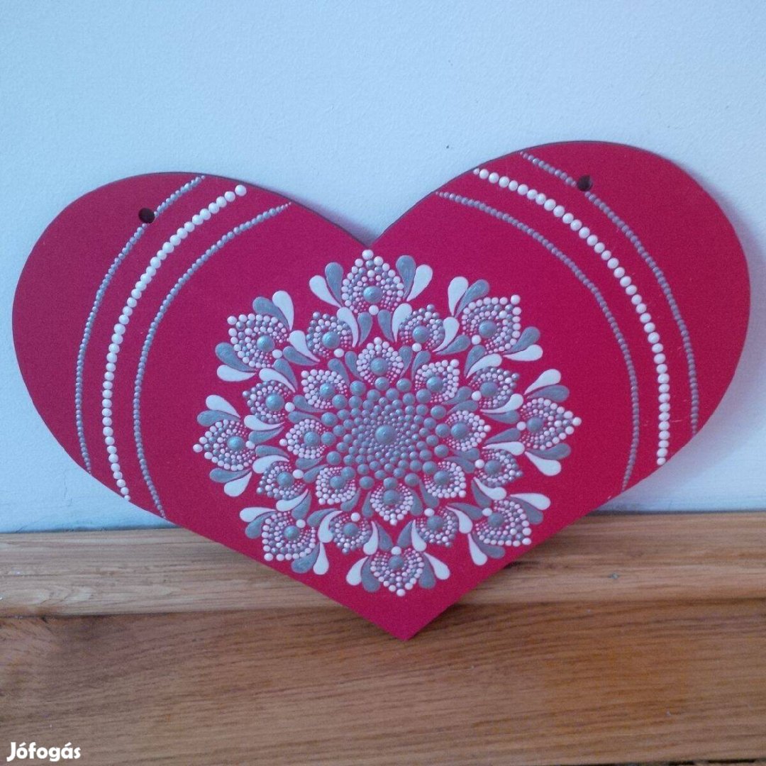 Új! Piros Szív alakú fa ajtódísz mandala dísz 25x20cm, kézzel festett