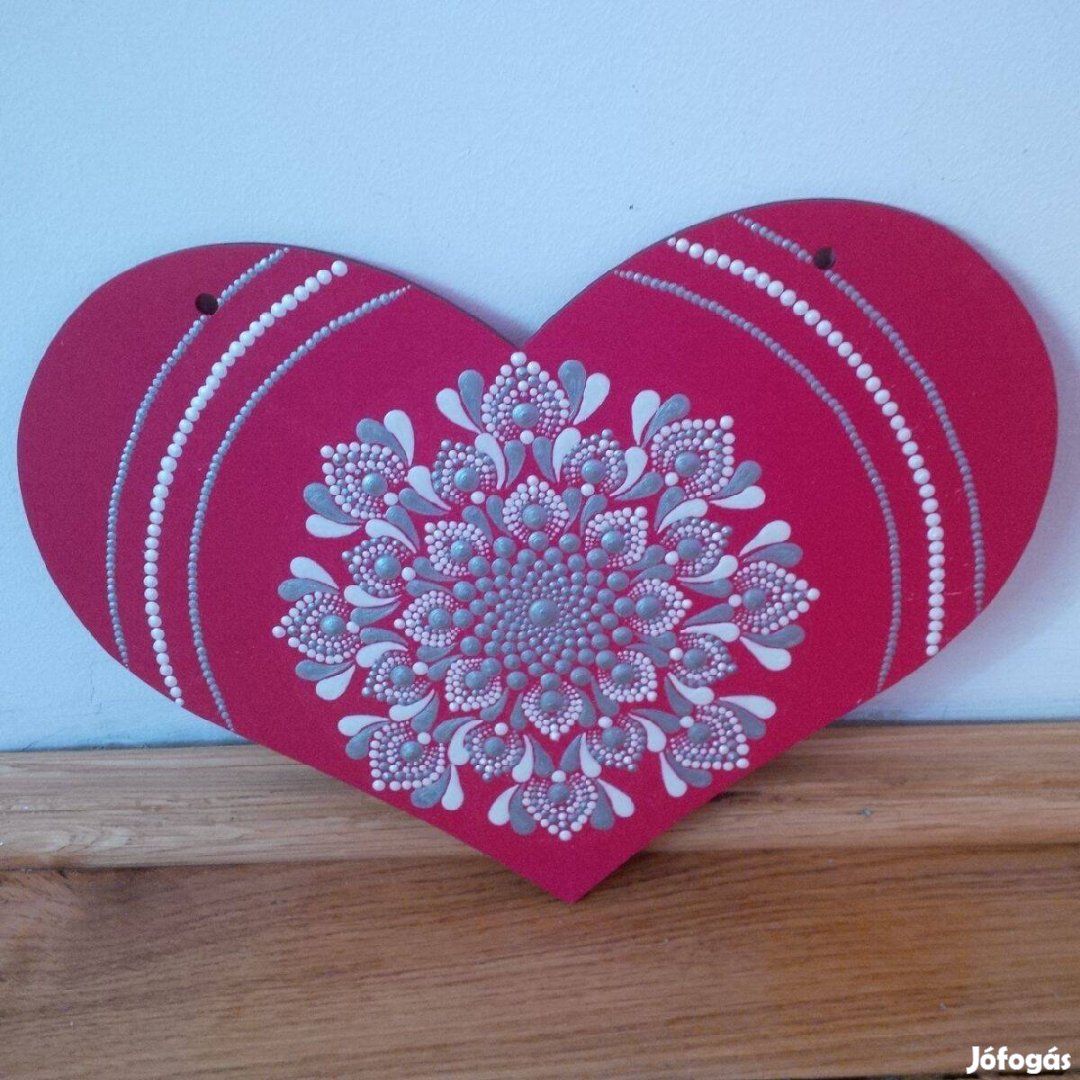 Új! Piros Szív alakú fa ajtódísz mandala dísz 25x20cm, kézzel festett