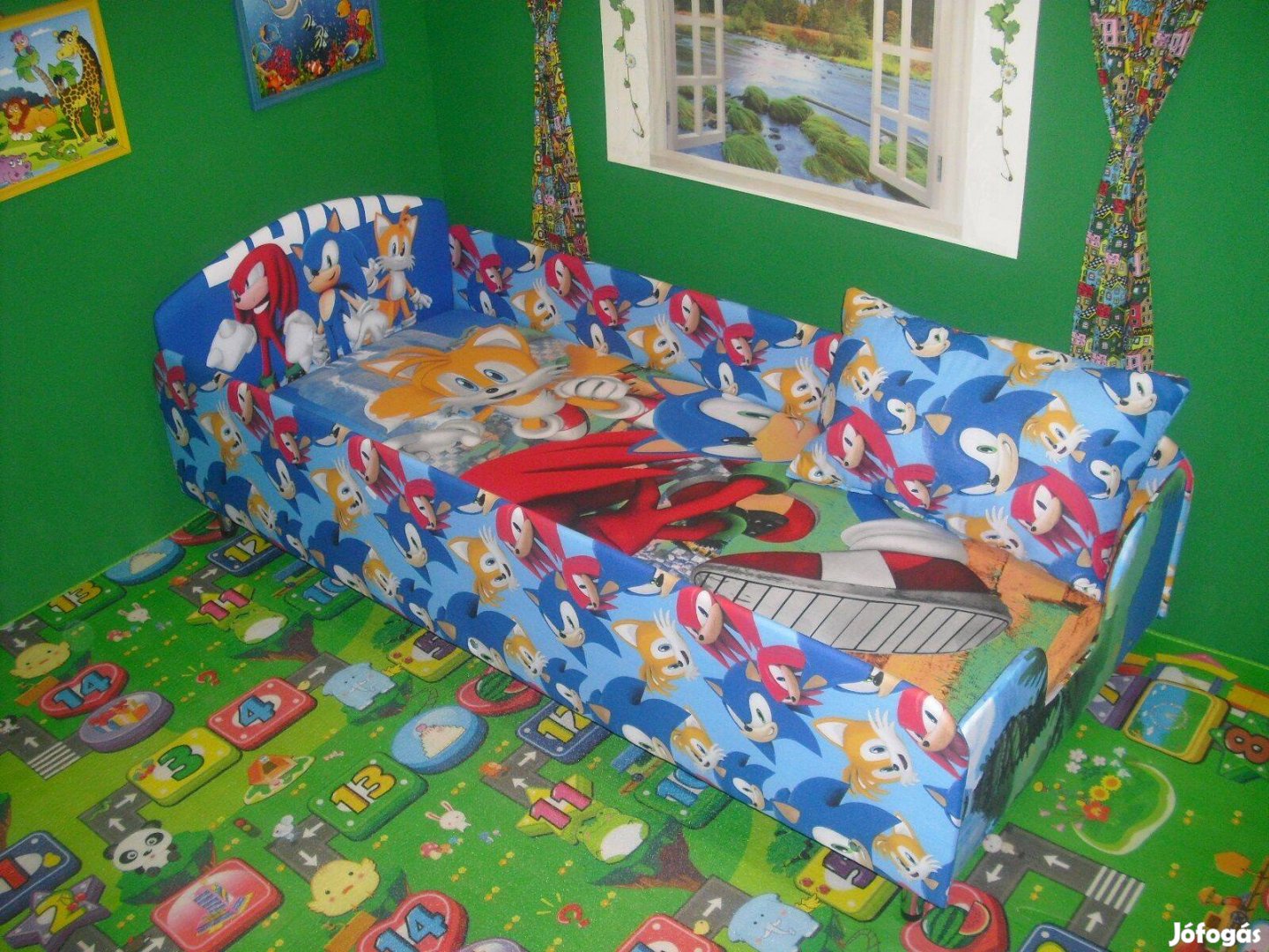 Új! Sonic,fámlábakon álló leesésgátlós gyerekágy!