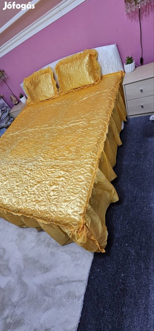 Új, Steppelt, Minőségi Ágytakaró, 2 Töltött Párnával