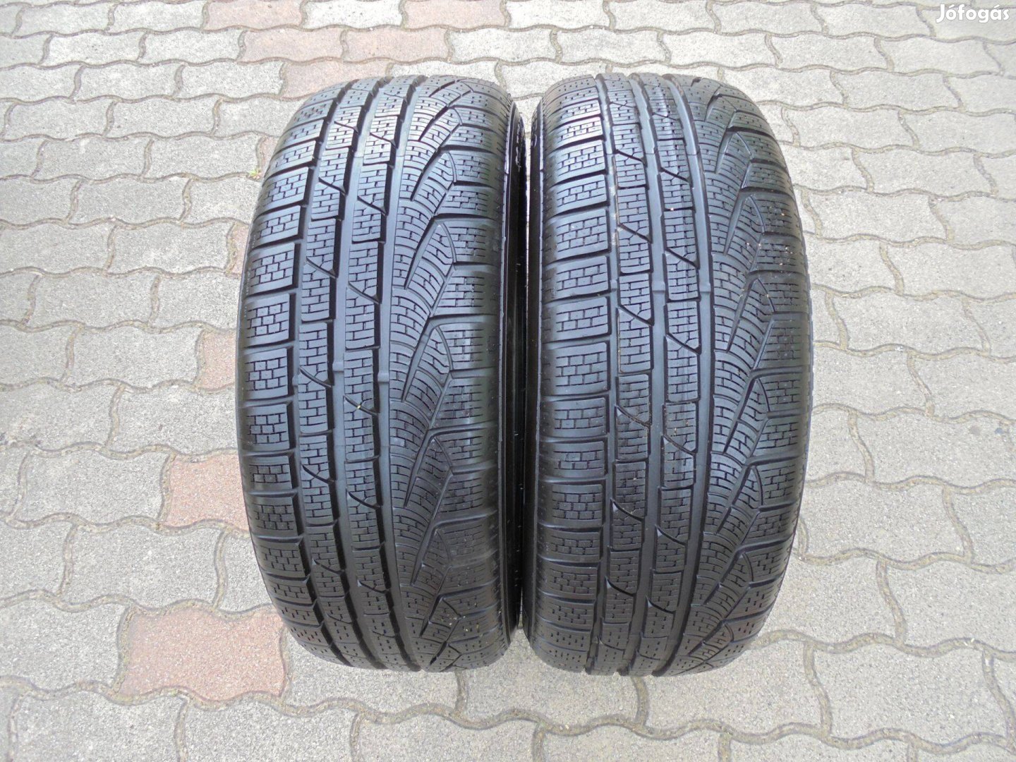 Új " 205/55 R 17-es Pirelli téli gumi 2 db eladó