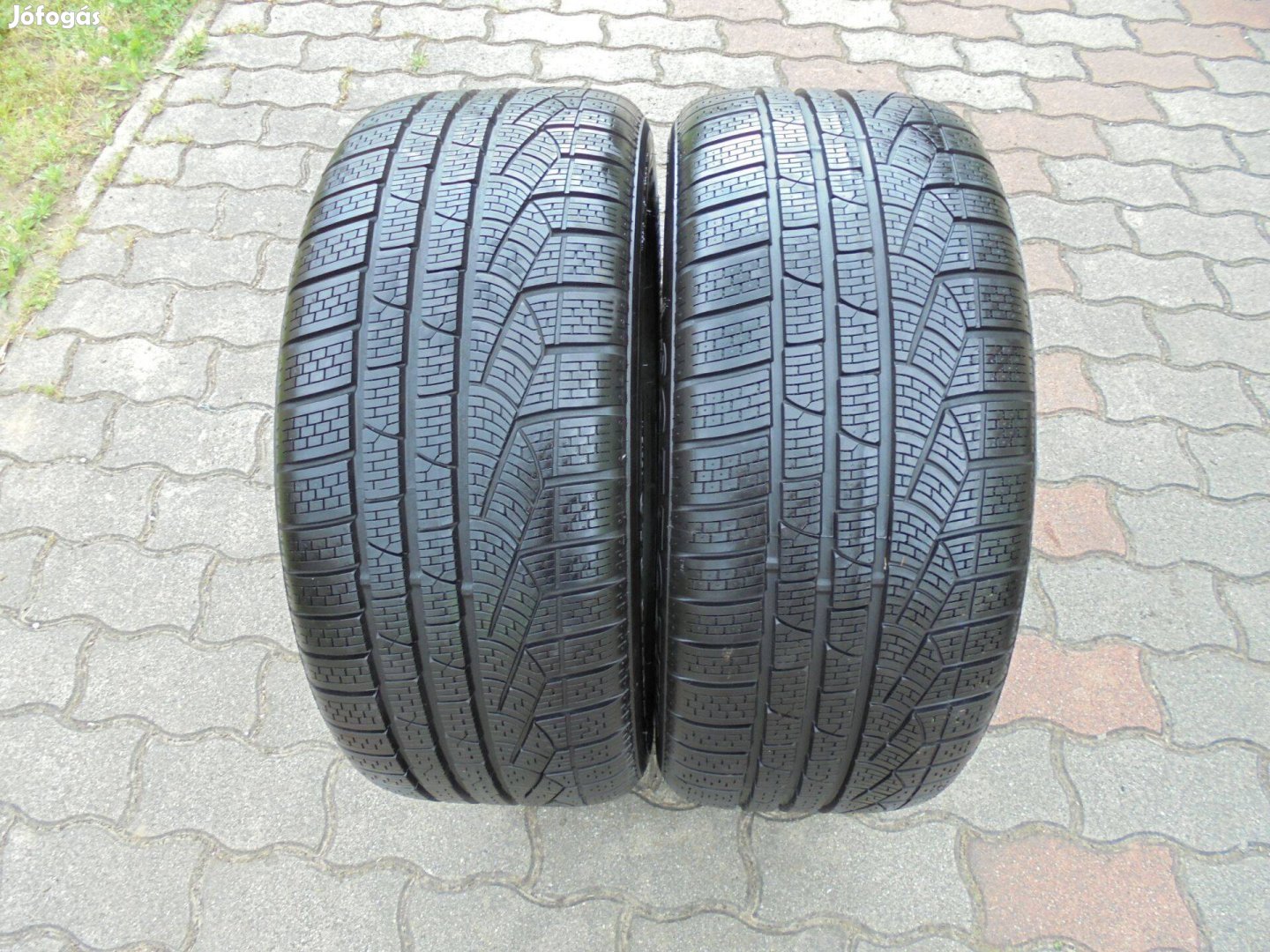 Új " 235/50 R 17-es Pirelli téli gumi 2db eladó