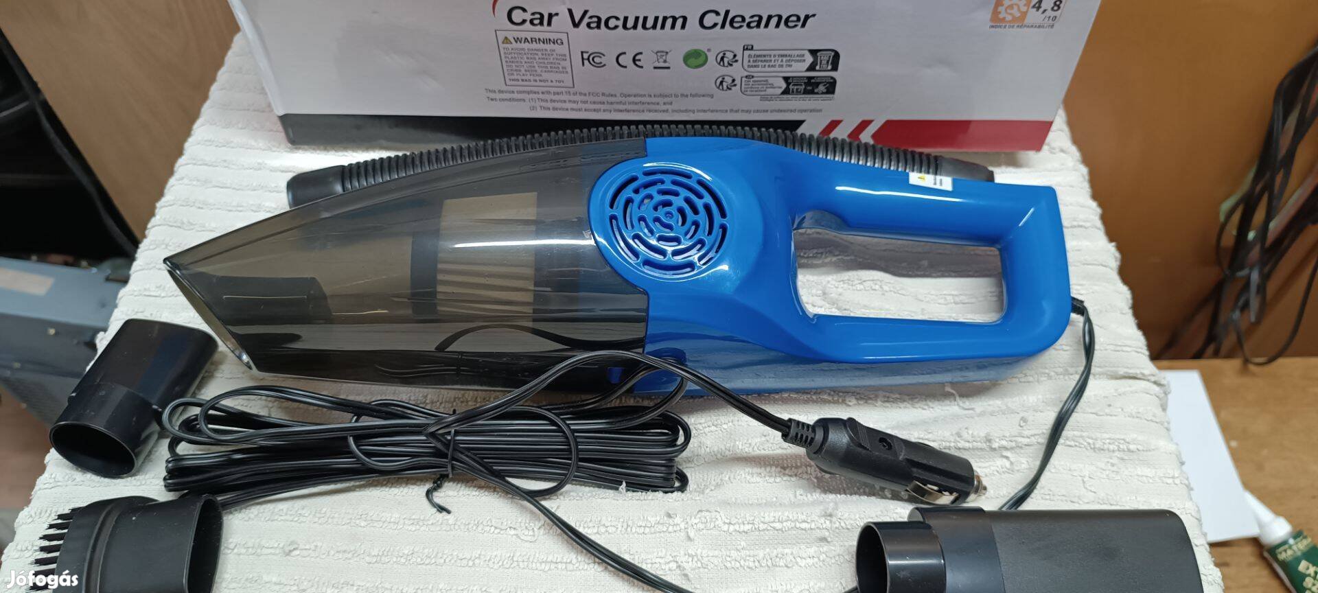 Új, autós porszívó, szivargyújtóról üzemel