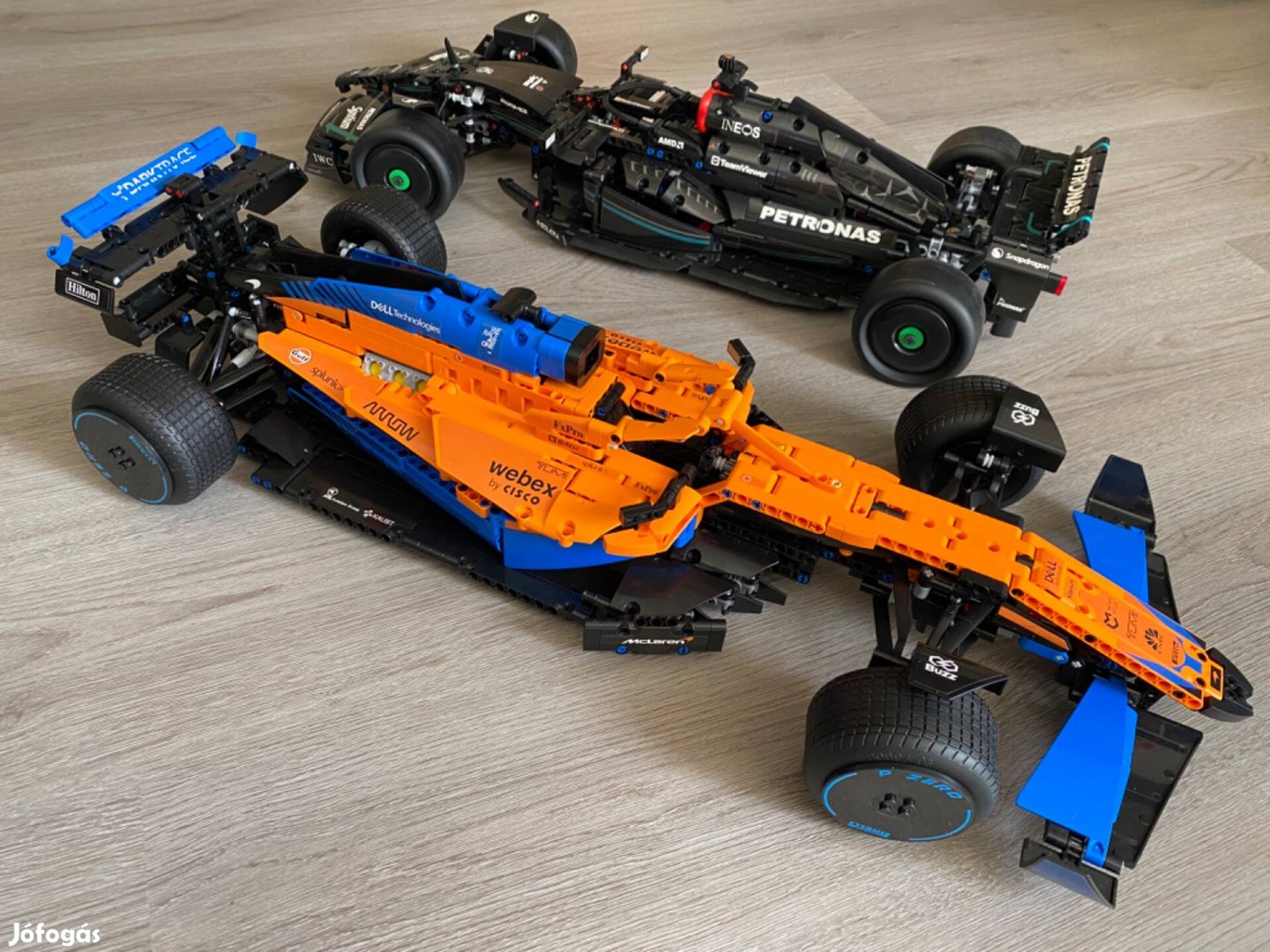 Új, bontatlan 65 cm-es Technic F1 autók