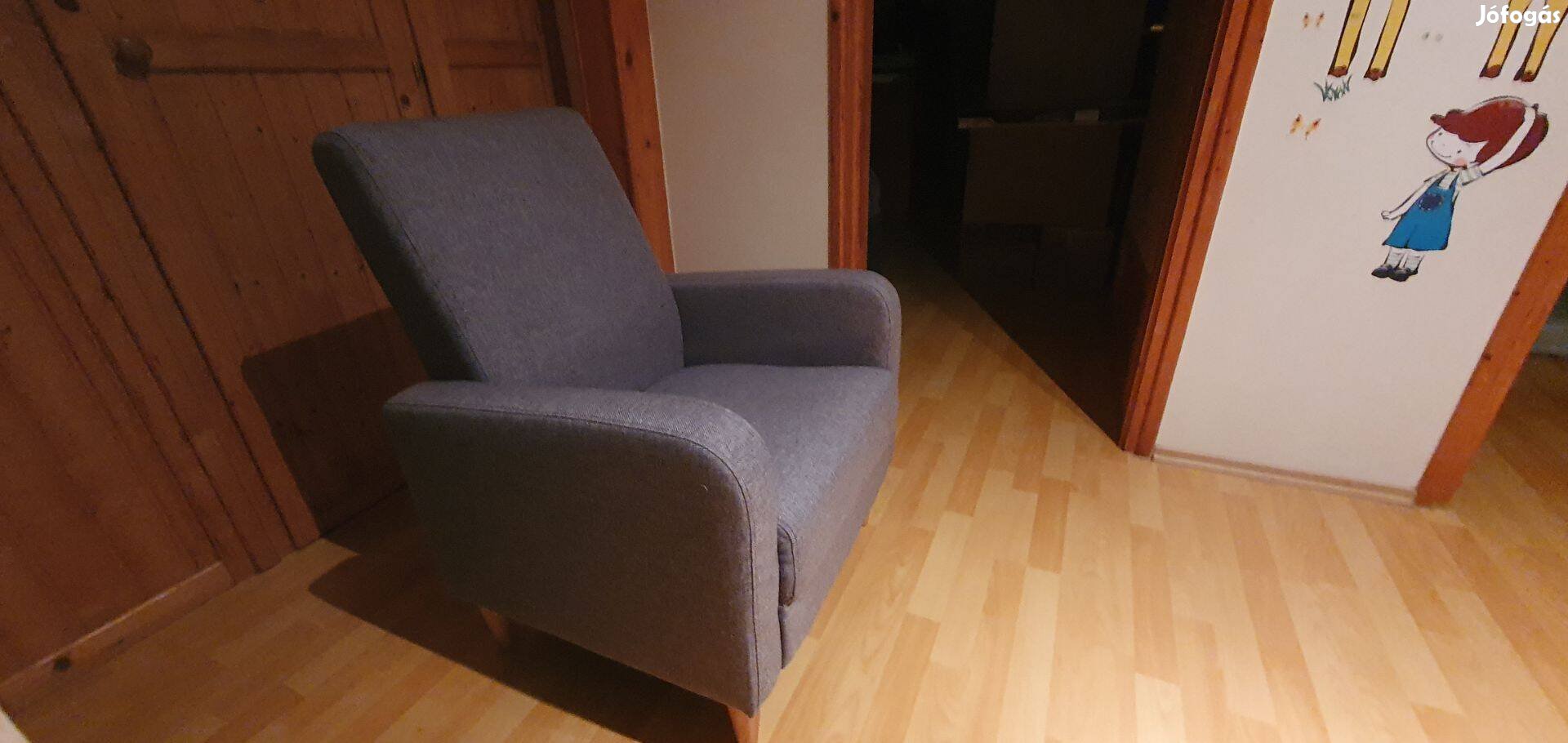 Új, bontatlan fotel 3 db eladó. Egyben vagy külön is. Szürke színben