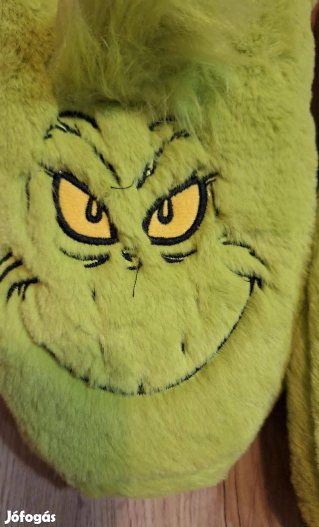 Új, címkés 43-44-es eredeti Grinch merch műszőrme papucs