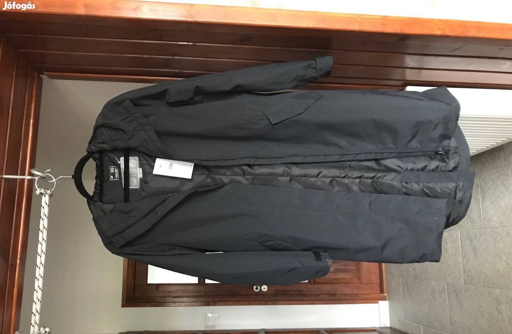 Új, címkés fekete kabát vízálló